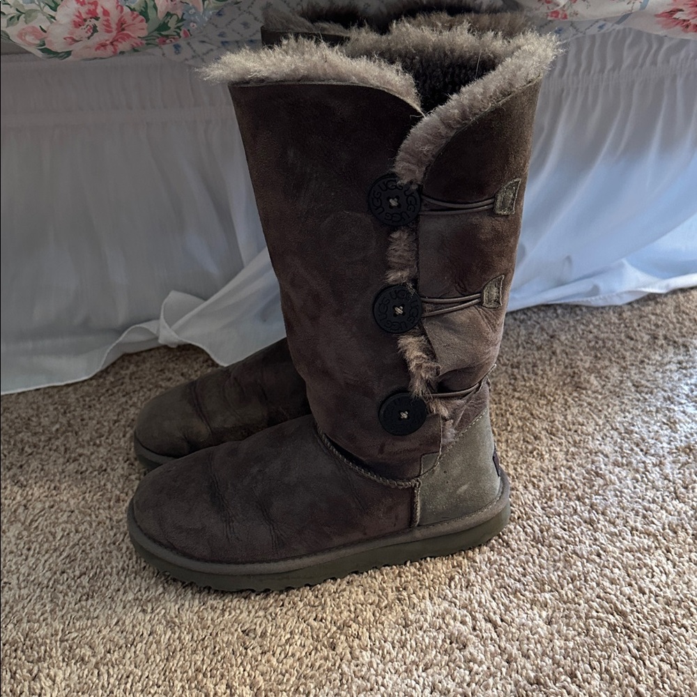 UGG Bailey Button Triplet size 8 - image 4